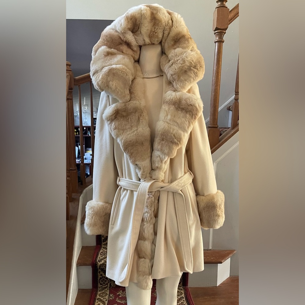 Elegant Authentic Cream Chinchilla Fur-Trimmed Cashmere Jacket, Belted